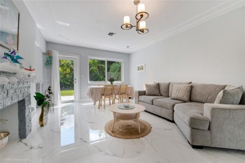 Villa ou maison à vendre à Coral Gables, Floride: 2 chambres, 85.84 m2 № 1930071 - photo 3