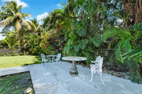 Villa ou maison à vendre à Coral Gables, Floride: 2 chambres, 85.84 m2 № 1930071 - photo 15