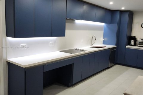 Кондоминиум с 3 спальнями в Майами, Флорида № 2037851