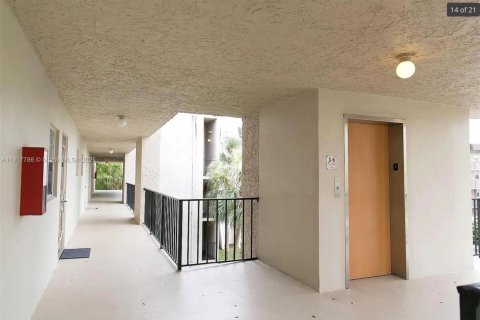 Copropriété à louer à Davie, Floride: 2 chambres, 102.19 m2 № 1972350 - photo 15