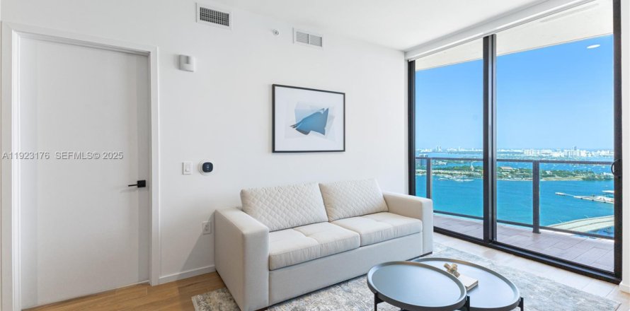 Condominio en Miami, Florida, 1 dormitorio  № 1986959