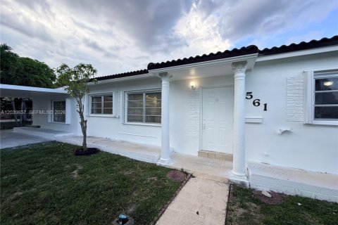 House in Hialeah, Florida 4 bedrooms, 161.19 sq.m. № 2086407