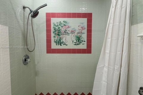 House in Hialeah, Florida 4 bedrooms, 161.19 sq.m. № 2086407 - photo 20
