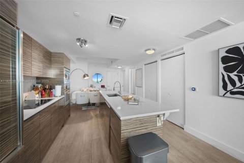 Condo in Miami, Florida, 2 bedrooms  № 1938529 - photo 25