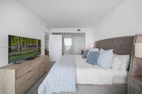 Condo in Miami, Florida, 2 bedrooms  № 1938529 - photo 17