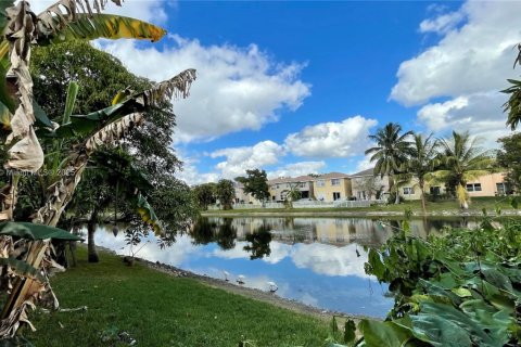 Villa ou maison à louer à Sunrise, Floride: 4 chambres, 168.62 m2 № 1939811 - photo 2