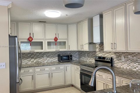 Villa ou maison à louer à Sunrise, Floride: 4 chambres, 168.62 m2 № 1939811 - photo 5