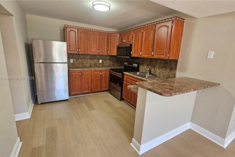 Villa ou maison à vendre à Hialeah, Floride: 3 chambres, 130.81 m2 № 1891947 - photo 8