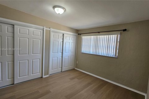 Villa ou maison à vendre à Hialeah, Floride: 3 chambres, 130.81 m2 № 1891947 - photo 16
