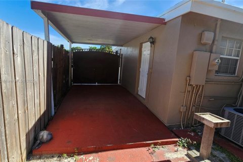 Villa ou maison à vendre à Hialeah, Floride: 3 chambres, 130.81 m2 № 1891947 - photo 27