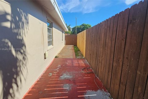 Villa ou maison à vendre à Hialeah, Floride: 3 chambres, 130.81 m2 № 1891947 - photo 29