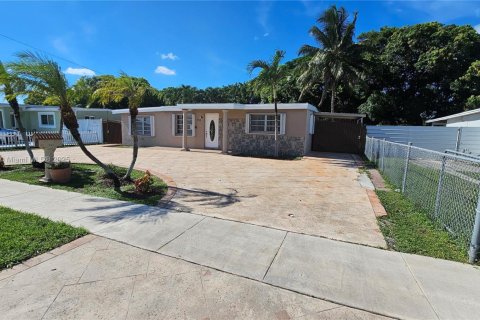 Villa ou maison à vendre à Hialeah, Floride: 3 chambres, 130.81 m2 № 1891947 - photo 4