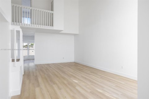 House in Hialeah, Florida 3 bedrooms, 199.18 sq.m. № 1727452 - photo 6