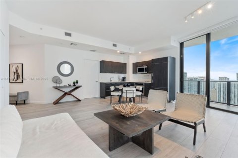 Снять в аренду кондоминиум в Майами, Флорида 3 спальни, 140.75м2, № 1923567 - фото 3