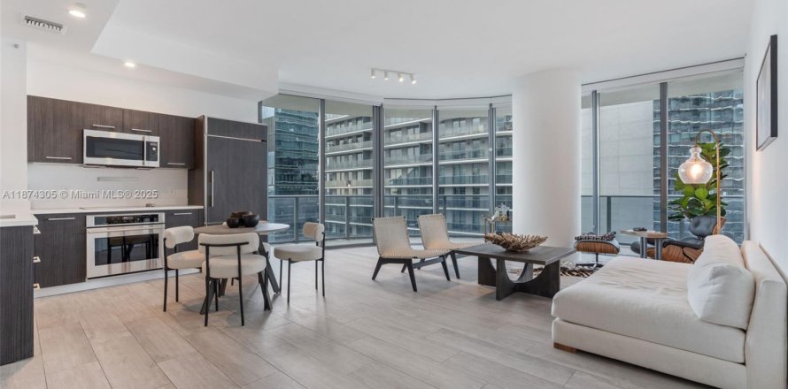 Кондоминиум с 3 спальнями в Майами, Флорида № 1923567