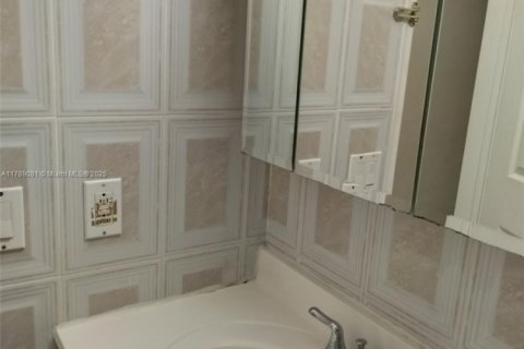 Condo in Margate, Florida, 1 bedroom  № 2014777 - photo 8