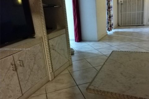 Condo in Margate, Florida, 1 bedroom  № 2014777 - photo 10