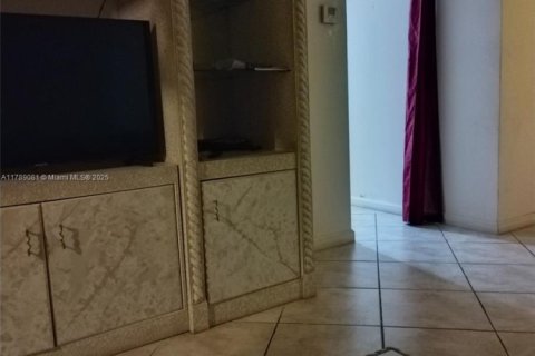 Condo in Margate, Florida, 1 bedroom  № 2014777 - photo 11