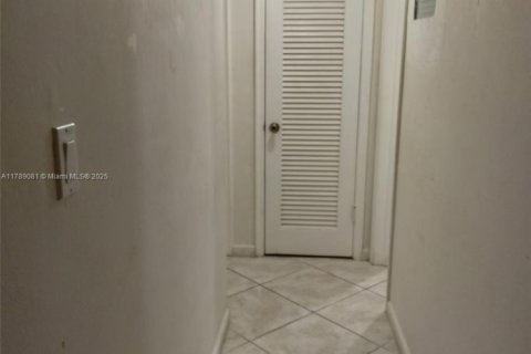 Condo in Margate, Florida, 1 bedroom  № 2014777 - photo 4