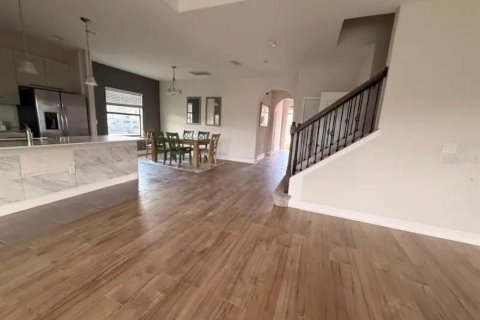 House in Haines City, Florida 4 bedrooms, 235.69 sq.m. № 2205777 - photo 8