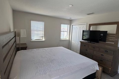 House in Haines City, Florida 4 bedrooms, 235.69 sq.m. № 2205777 - photo 16