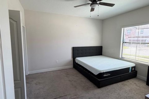 House in Haines City, Florida 4 bedrooms, 235.69 sq.m. № 2205777 - photo 4