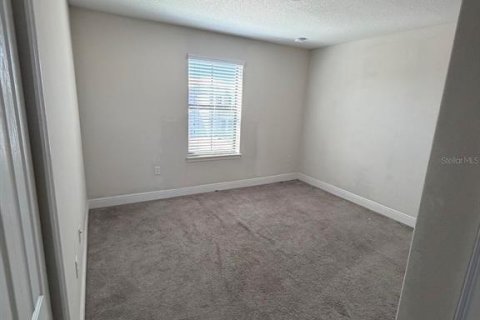 House in Haines City, Florida 4 bedrooms, 235.69 sq.m. № 2205777 - photo 13