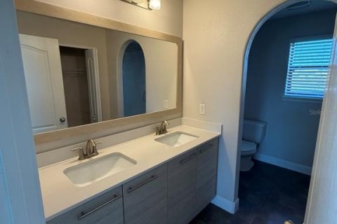 House in Haines City, Florida 4 bedrooms, 235.69 sq.m. № 2205777 - photo 11