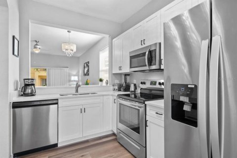 Townhouse in Davenport, Florida 4 bedrooms, 172.43 sq.m. № 2378324 - photo 9