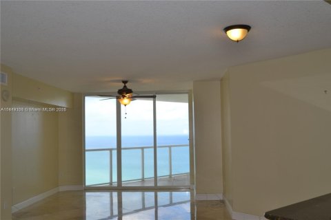 Condo in Sunny Isles Beach, Florida, 1 bedroom  № 1978131 - photo 2