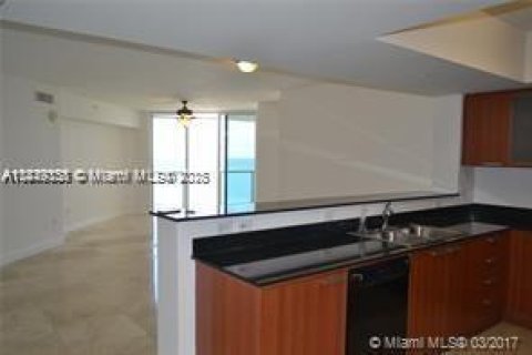Condo in Sunny Isles Beach, Florida, 1 bedroom  № 1978131 - photo 3