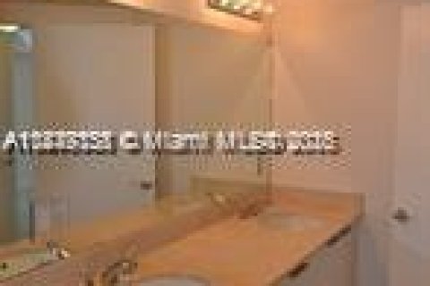 Condo in Sunny Isles Beach, Florida, 1 bedroom  № 1978131 - photo 7