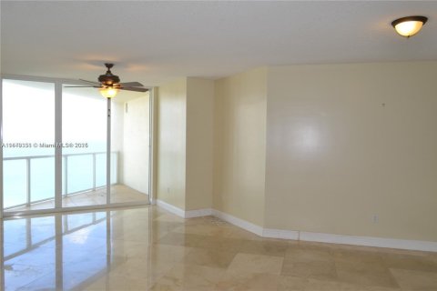 Condo in Sunny Isles Beach, Florida, 1 bedroom  № 1978131 - photo 1