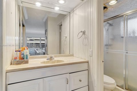 Condo in Hallandale Beach, Florida, 2 bedrooms № 1959087 - photo 17