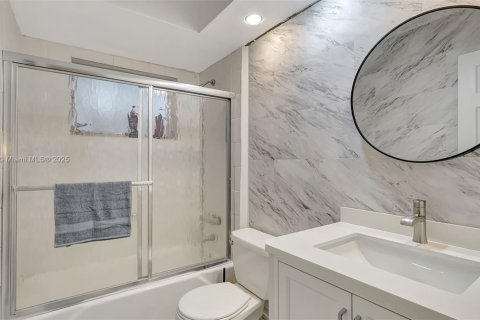 Condo in Hallandale Beach, Florida, 2 bedrooms № 1959087 - photo 19