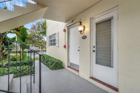 Condo in Hallandale Beach, Florida, 2 bedrooms № 1959087 - photo 21