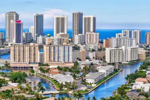 Condo in Hallandale Beach, Florida, 2 bedrooms № 1959087 - photo 27