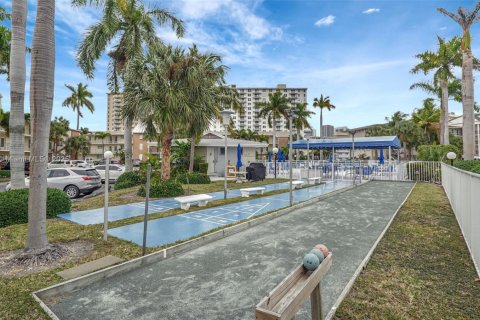 Condo in Hallandale Beach, Florida, 2 bedrooms № 1959087 - photo 24