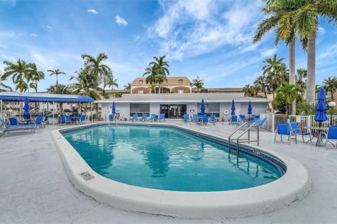Condo in Hallandale Beach, Florida, 2 bedrooms № 1959087 - photo 23