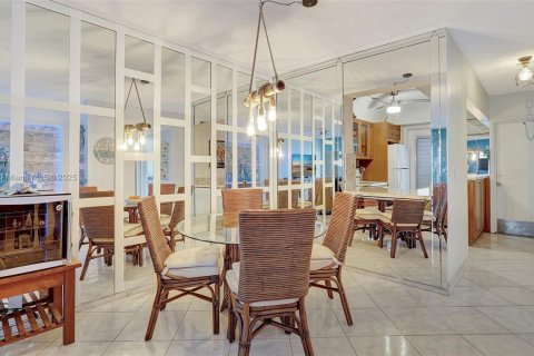 Condo in Hallandale Beach, Florida, 2 bedrooms № 1959087 - photo 13