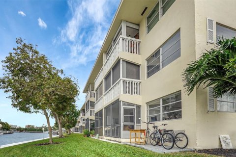 Condo in Hallandale Beach, Florida, 2 bedrooms № 1959087 - photo 20