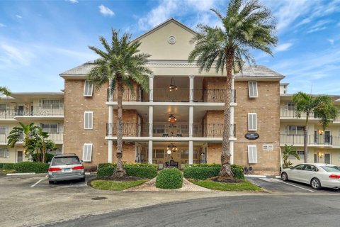 Condo in Hallandale Beach, Florida, 2 bedrooms № 1959087 - photo 22