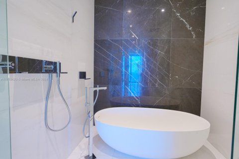 Condominio en venta en Miami, Florida, 1 dormitorio № 1975865 - foto 18