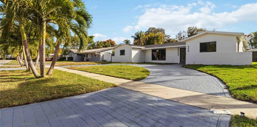 Casa en Hollywood, Florida 4 dormitorios, 214.6 m2 № 2001922