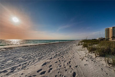 Condominio en alquiler en Clearwater, Florida, 2 dormitorios, 97.92 m2 № 1136641 - foto 2