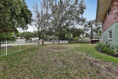 House in Pompano Beach, Florida 5 bedrooms, 219.34 sq.m. № 2083169 - photo 17