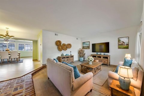 House in Pompano Beach, Florida 5 bedrooms, 219.34 sq.m. № 2083169 - photo 4