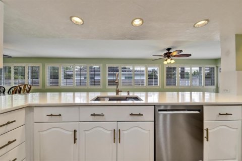 House in Pompano Beach, Florida 5 bedrooms, 219.34 sq.m. № 2083169 - photo 9