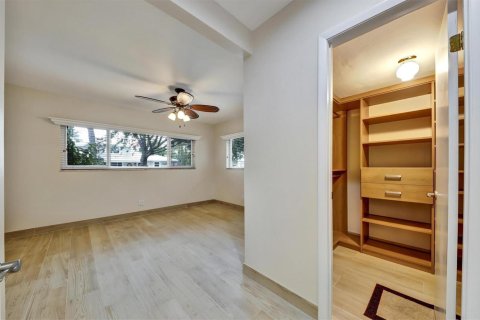 House in Pompano Beach, Florida 5 bedrooms, 219.34 sq.m. № 2083169 - photo 20