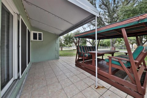 House in Pompano Beach, Florida 5 bedrooms, 219.34 sq.m. № 2083169 - photo 15